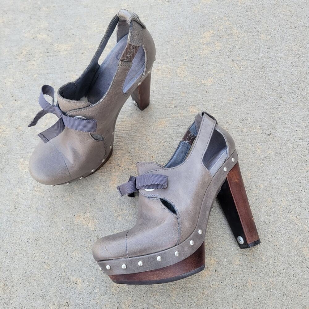 UGG Celestina Leather Studded Heels With Shearling Footbed Size 5.5